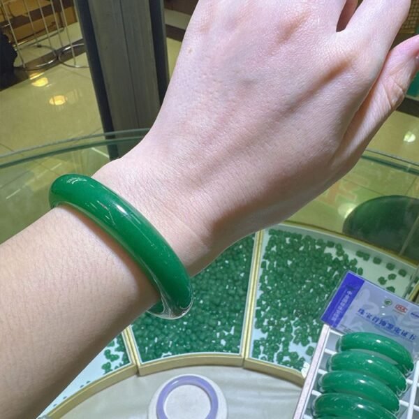green aventurine jade quartz jade bangle with gift box